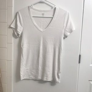 Gap essential v neck tee